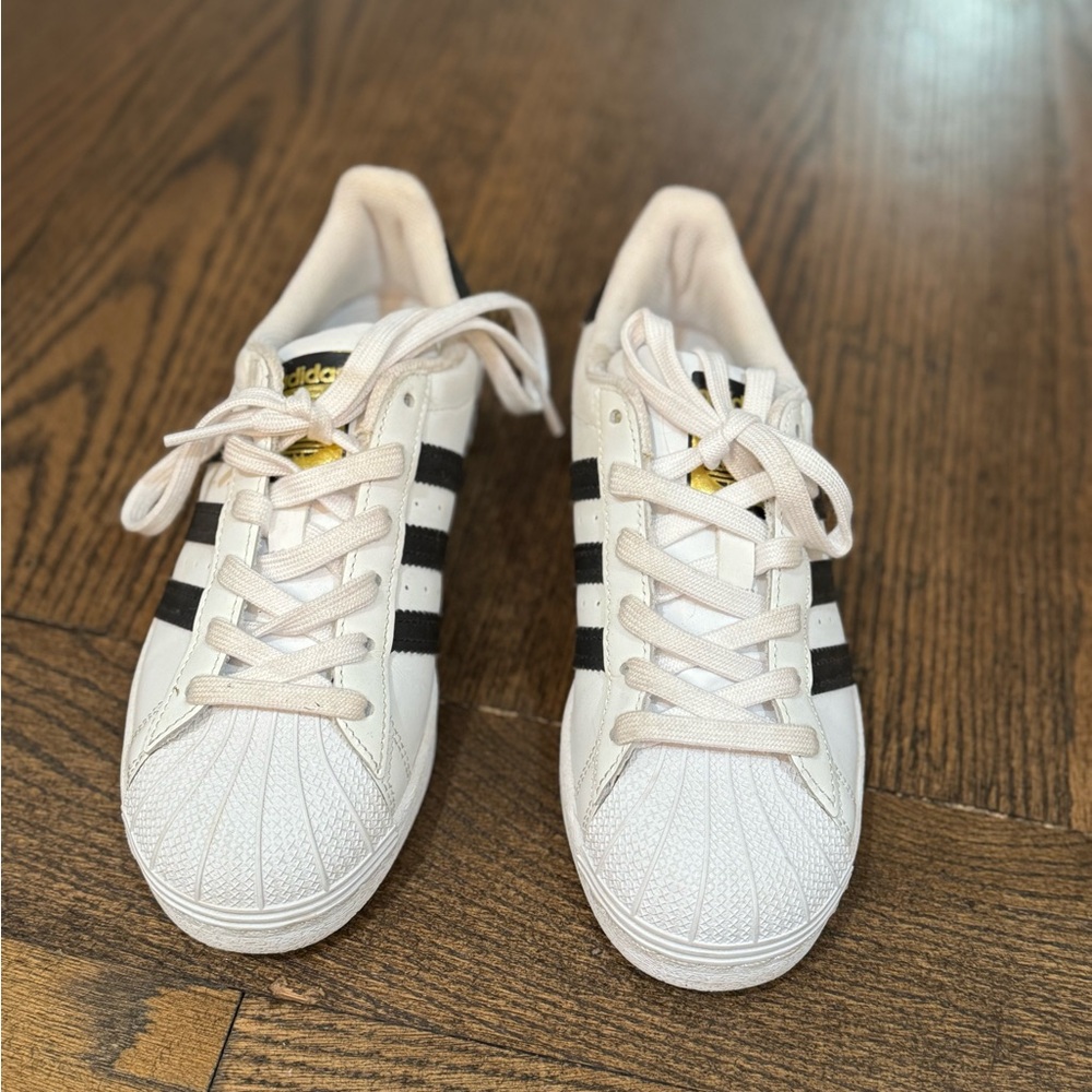 Adidas Superstar - Size 4